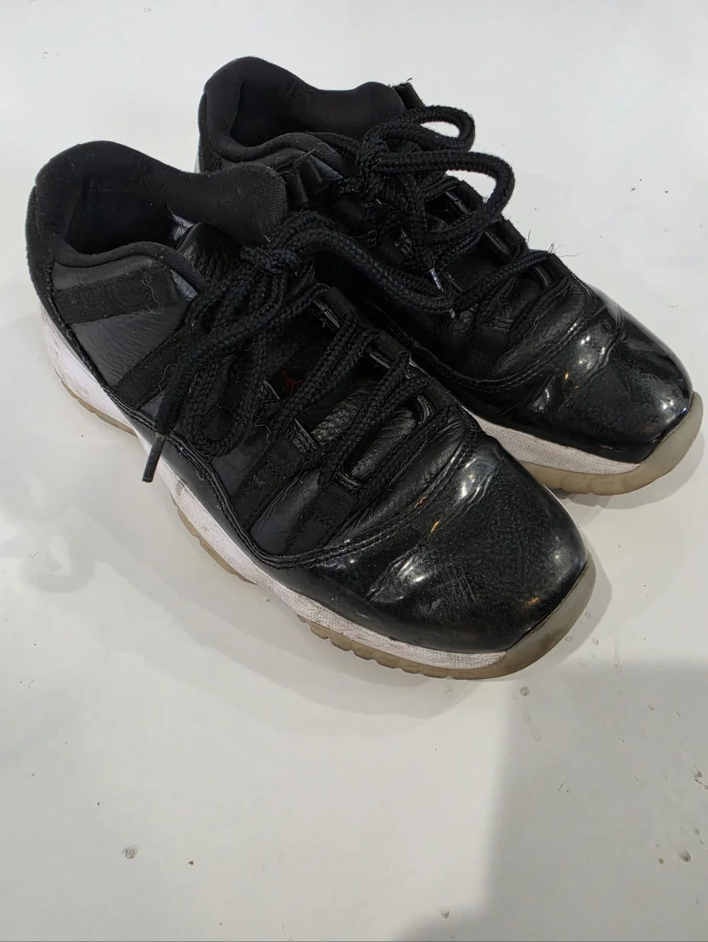 Nike Air Jordan 11 Retro Low 72-10 sneakers Size 6.5Y